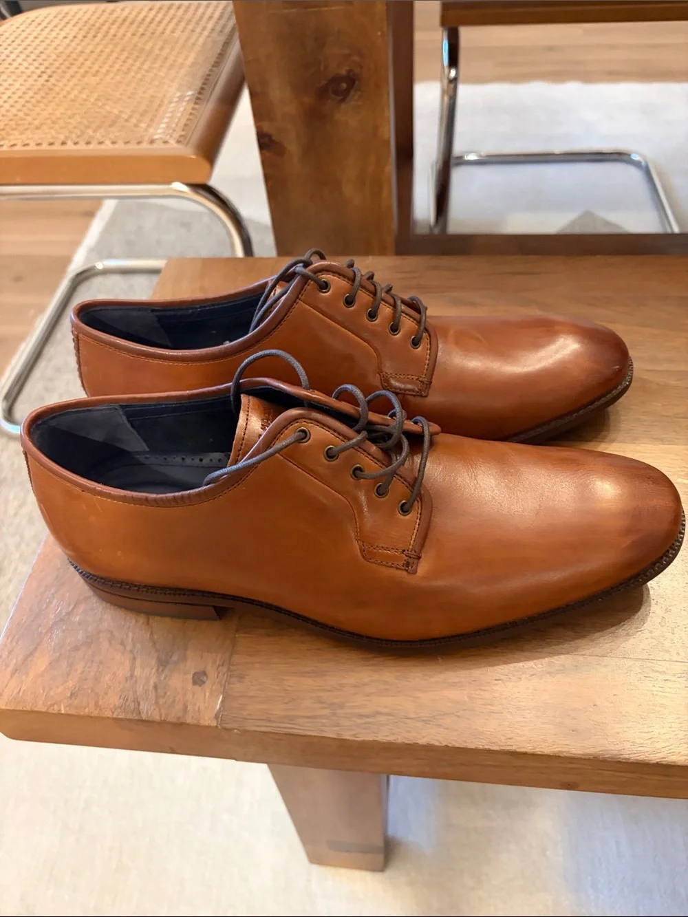 Classic Men's Leather Derby Shoes in Tan